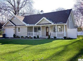 17 Thompson Hill Rd, Saint James, NY 11780