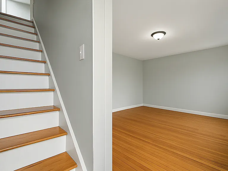 713 Emerson Ave — Photo 2