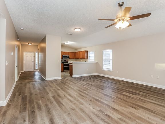 3rd image of 574 Chancellor Dr W