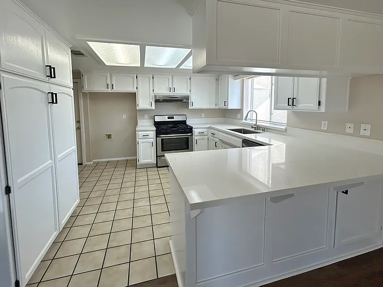 7728 Paisley Ave — Photo 15