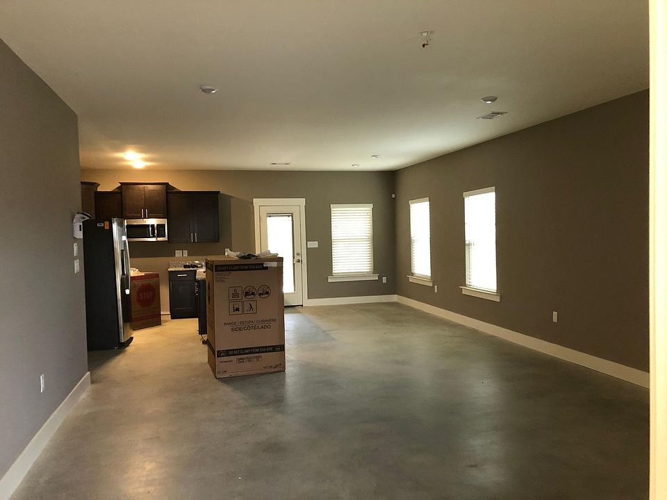 2nd image of 2075 Sterling Dr