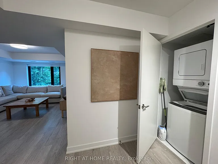 3 Strathgowan Ave #318 — Photo 28