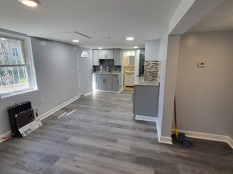 25 Manning Ave — Photo 8