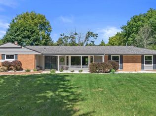 11318 N Glenwood Dr, Mequon, WI 53097