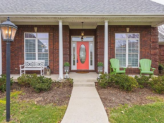 4th image of 135 Gleneagles Blvd