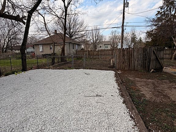 3rd image of 206 Avondale Ave #1