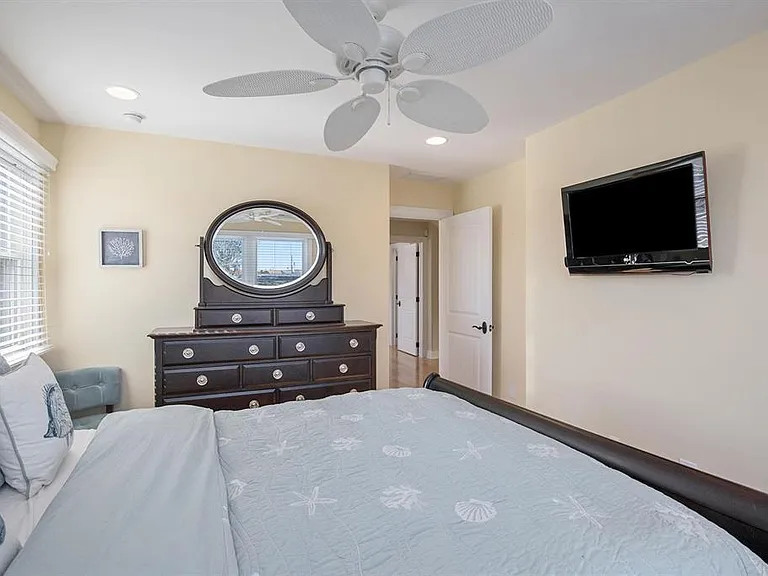 7611 Ventnor Ave — Photo 19