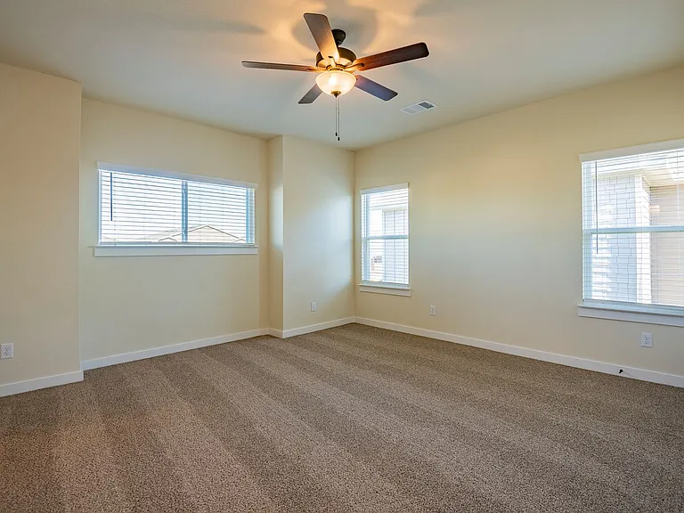 720 Blackland Dr — Photo 10