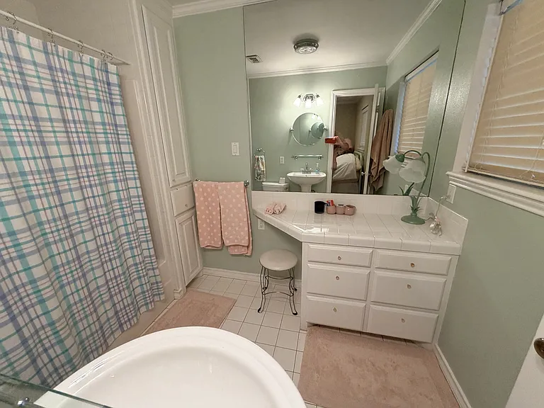 2601 Oxford Ave — Photo 29