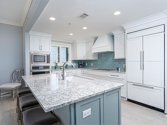 4th image of 4623 Southwinds Dr #9