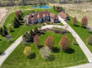 12907 N Highgate Ct, Mequon, WI 53097