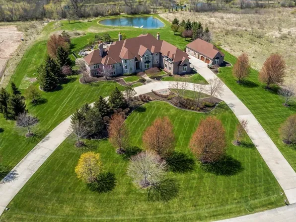 12907 North Highgate COURT, Mequon, WI 53097
