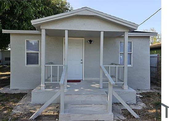 3rd image of 1915 NW 82nd St