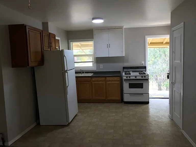 1591 Zener St — Photo 15