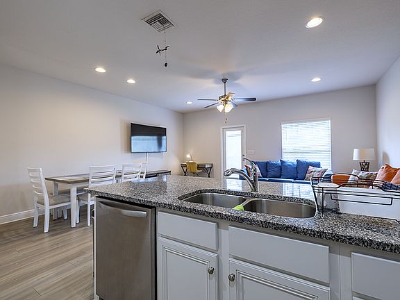 3rd image of 1882 Pointe Dr