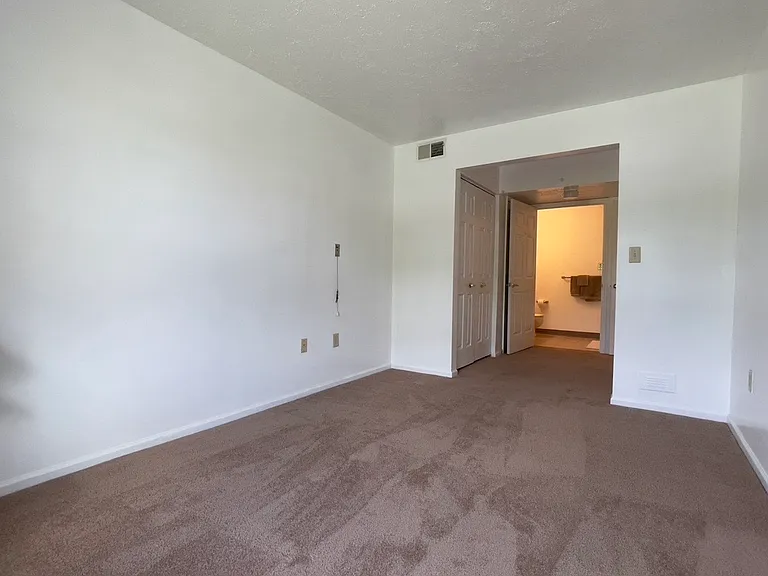 Somerset Manor Apartments — Photo 11