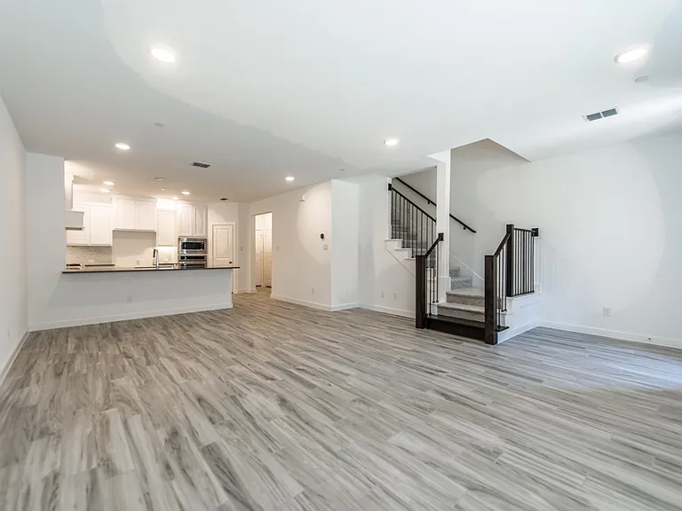 1540 Navasota Trl — Photo 4