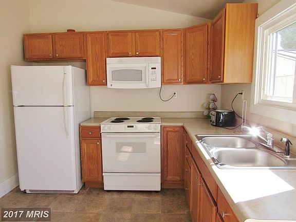 5th image of 216 Wallace St