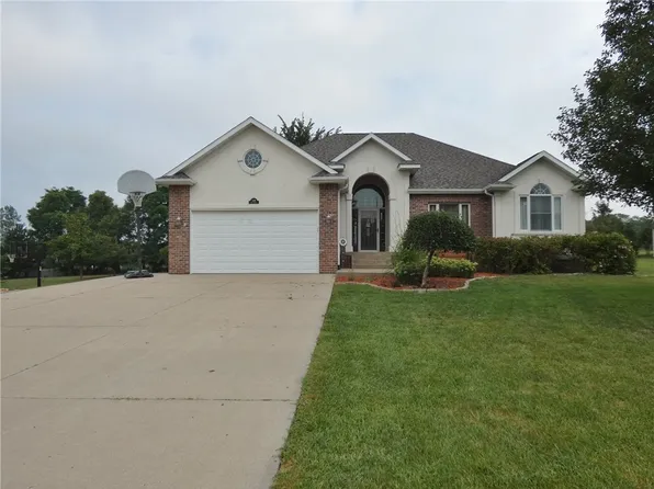 1259 Iowa St, Pella, IA 50219