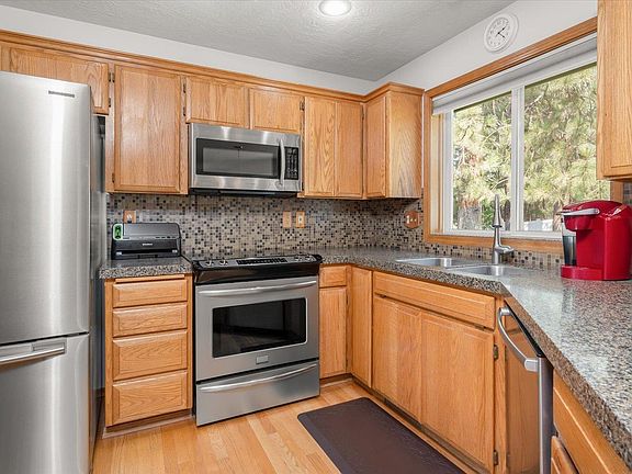 3rd image of 12104 N Denver Dr