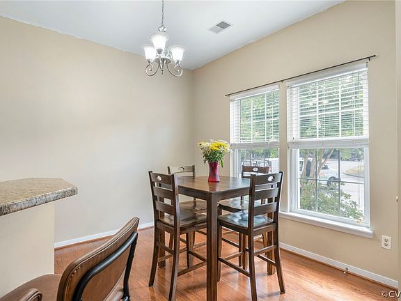 4th image of 2957 Queensland Dr
