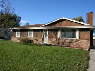 2942 Stonebridge Dr, Racine, WI 53404