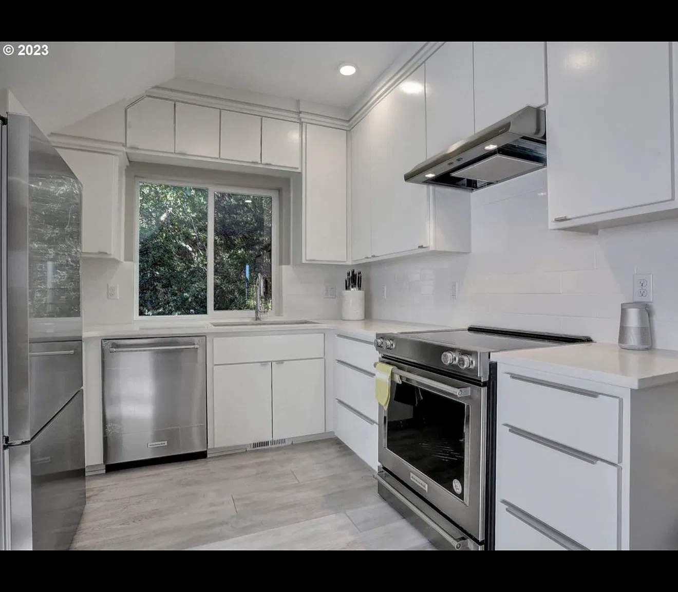 SW Taylors Ferry Rd, Portland — Photo 2