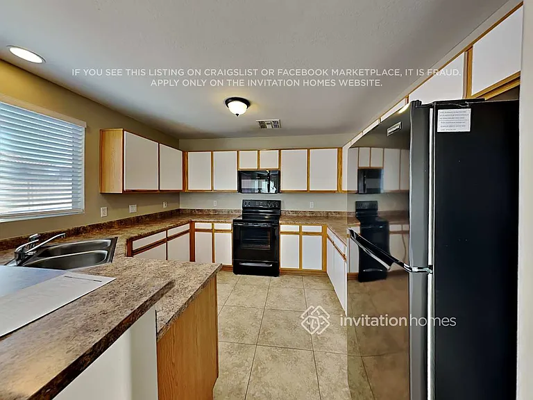 11821 W Laurel Ln — Photo 6