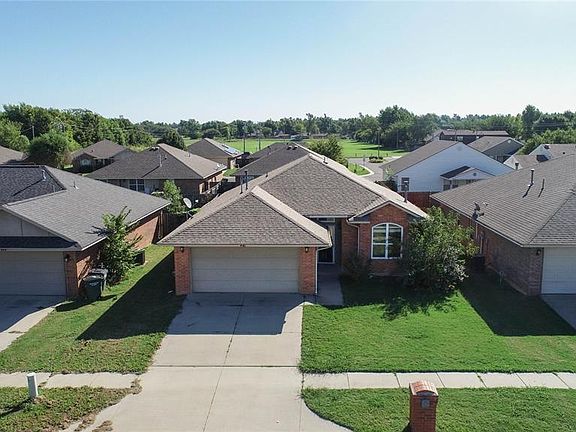 2nd image of 440 Hidden Creek Way