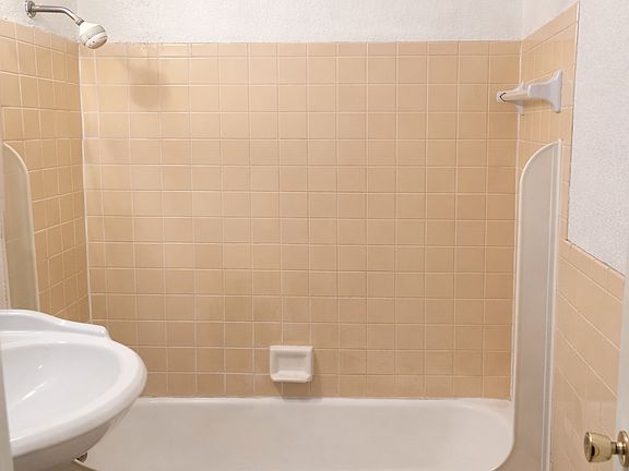 3rd image of 405 4th St SE #14