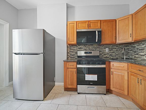 3rd image of 130 Wilkinson Ave #1