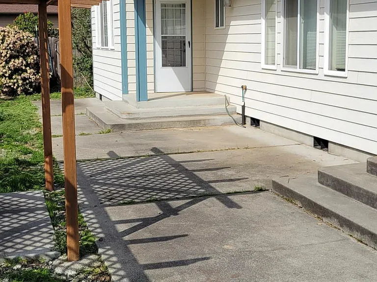 941 E Alder St — Photo 7