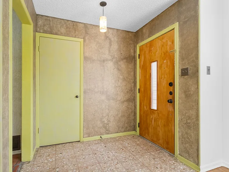 123 Westchester Dr — Photo 6
