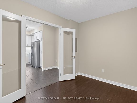4th image of 330 Ridout St N #1705