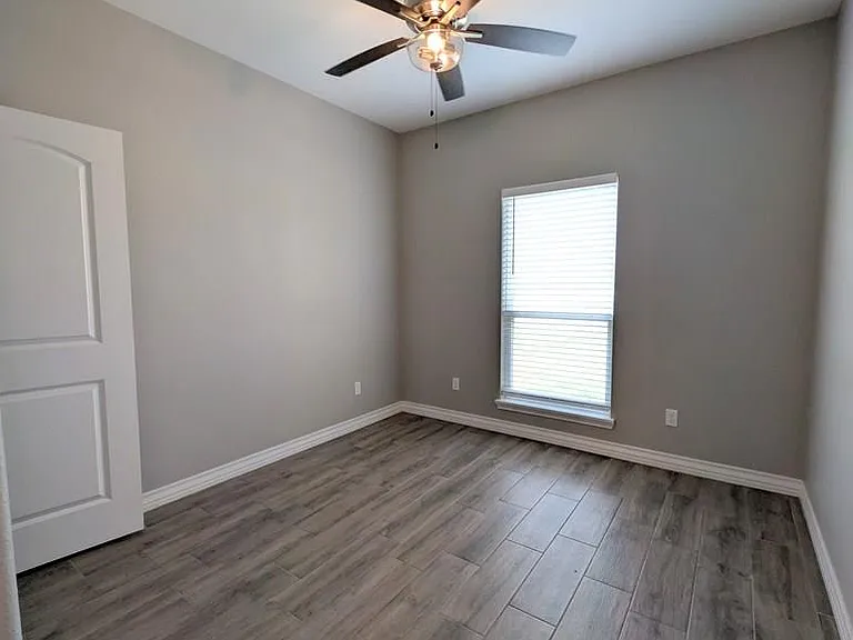 2602 Martell St — Photo 17