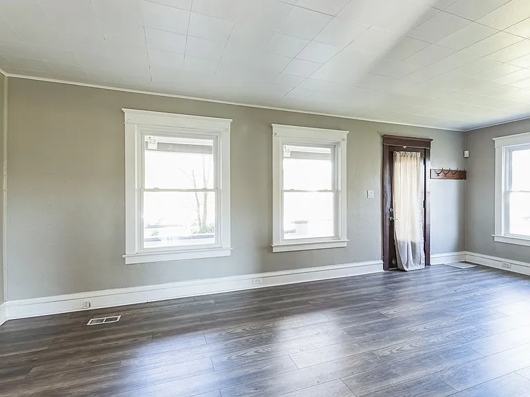1573 Jermain Dr — Photo 9