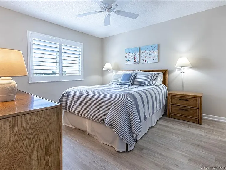 5596 NE Gulfstream Way — Photo 15