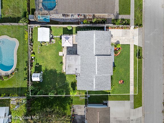 5th image of 2405 Lisa Ln