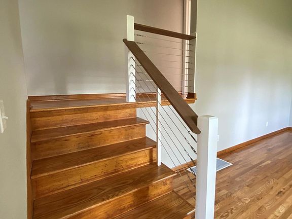 3rd image of 1203 Carrousel Dr E