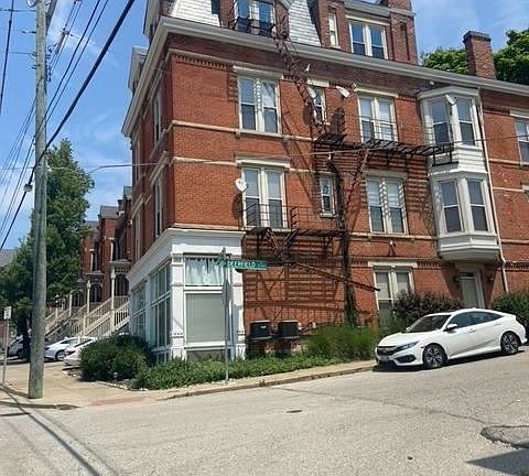 4th image of 2152 Gilbert Ave #5-5-5
