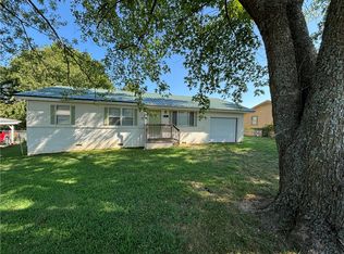 105 Northview Ave, Huntsville, AR 72740