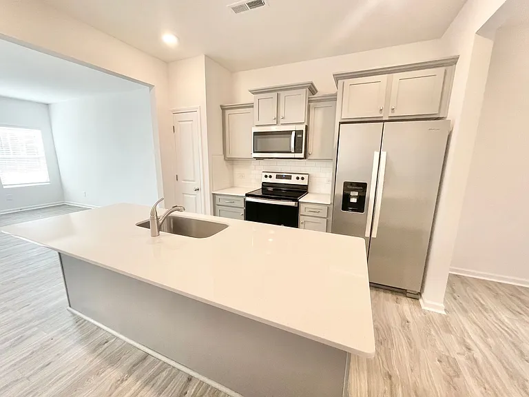 1351 Darlington Dr — Photo 4
