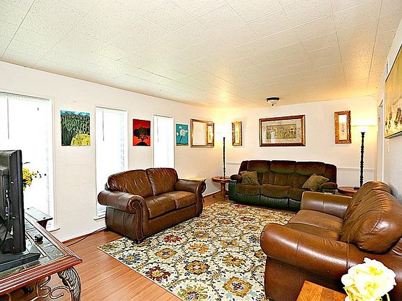 3rd image of 11265 Drummond Dr