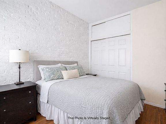 4th image of 207 E 21st St APT 5C