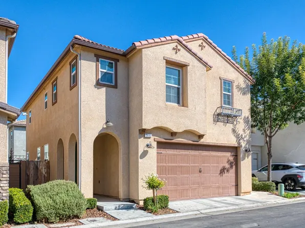 3683 Friendship Ln, Clovis, CA 93619