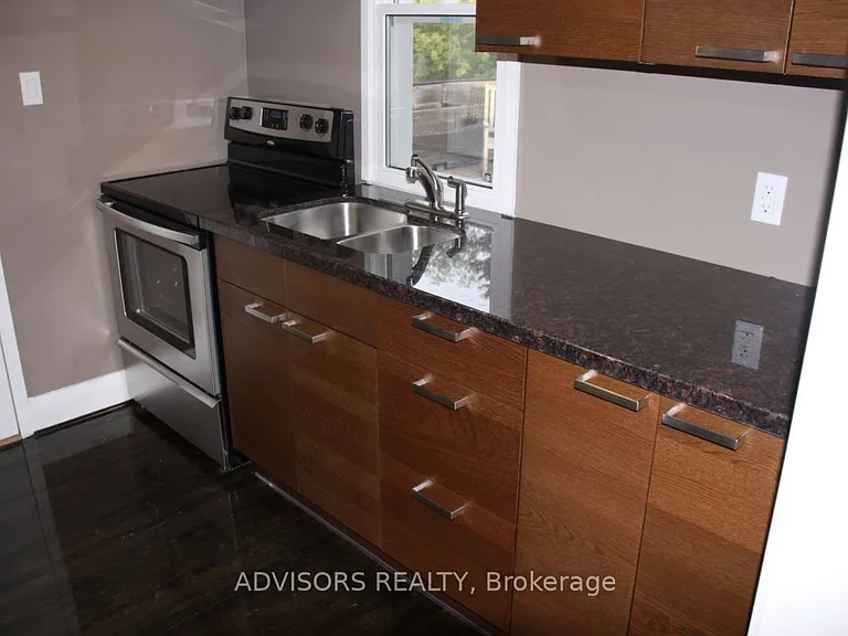 3717 Lakeshore Rd W #5 — Photo 2