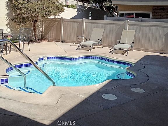 4th image of 2473 Loma Vista St