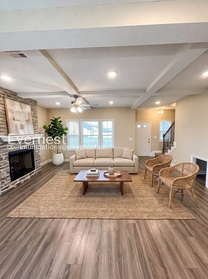 4 bed, 3.0 bath, 2081 sqft, $1,995 — Photo 3