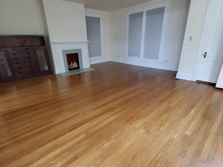 114 W Lexington Ave — Photo 47
