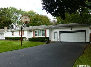5 Twin Oak Dr, Rochester, NY 14606